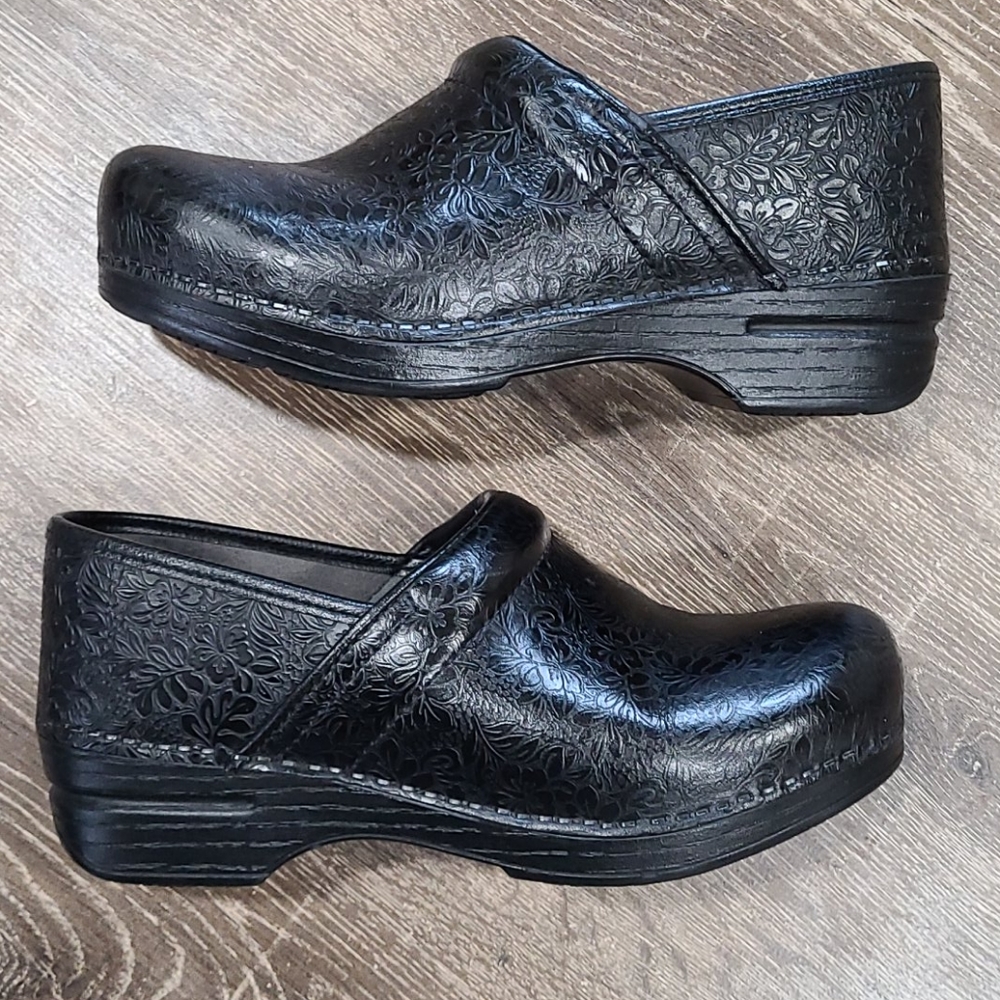 Dansko black floral leather classic clogs size 38